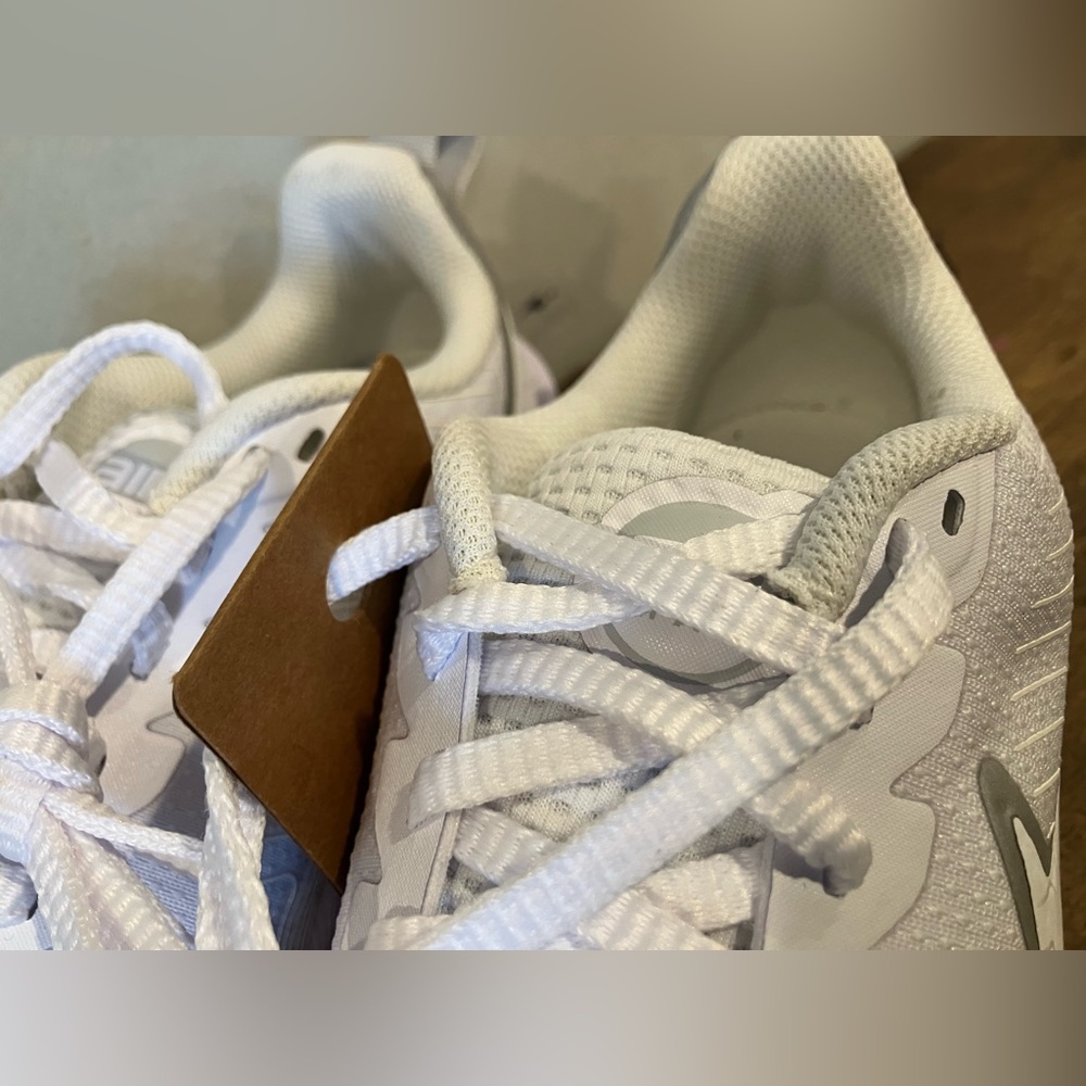 Nike Air Max Nuaxis
White Pure Platinum Metallic Silver (Women's) - Picture 2 of 9